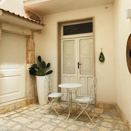 לינה וארוחת בוקר Borgo Sant' Angelo Exclusive House קונברסאנו